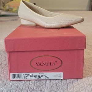 VANELi  FANUS Soft Beige and Appa Women Shoes. Brand New Never Worn